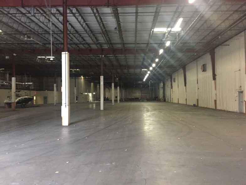 More Photos Of 250 South Rd, Enfield Manufacturing For Lease