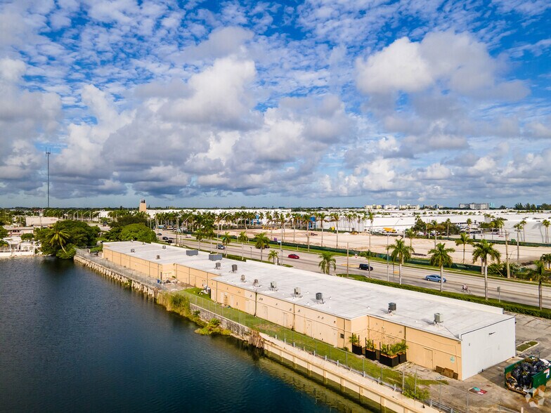 More Photos Of 3192-3194 W Hallandale Beach Blvd, Hallandale Freestanding For Lease