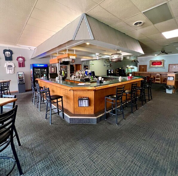More Photos Of 1004 Main St, Manson General Retail For Sale