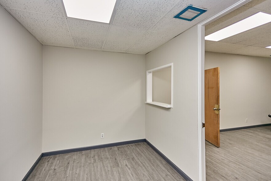 More Photos Of 2333 Beverly Blvd, Los Angeles Office For Lease