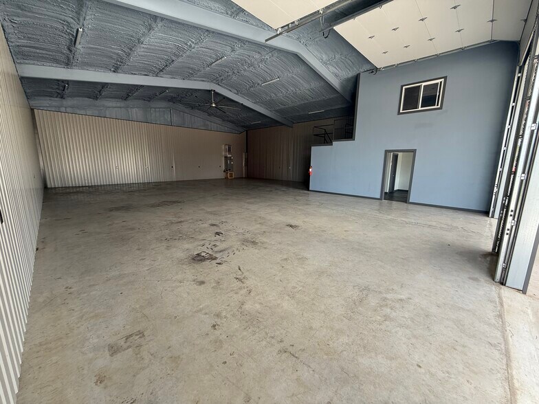 More Photos Of 4235 FM 78, McQueeney Flex For Lease