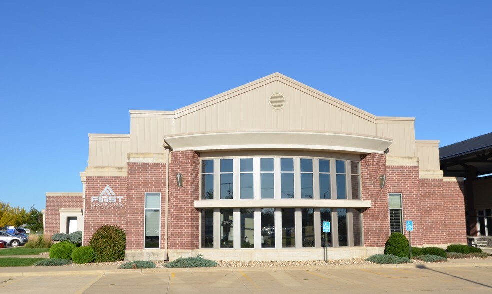 More Photos Of 1065-1067 N Center Point Rd, Hiawatha Office For Sale