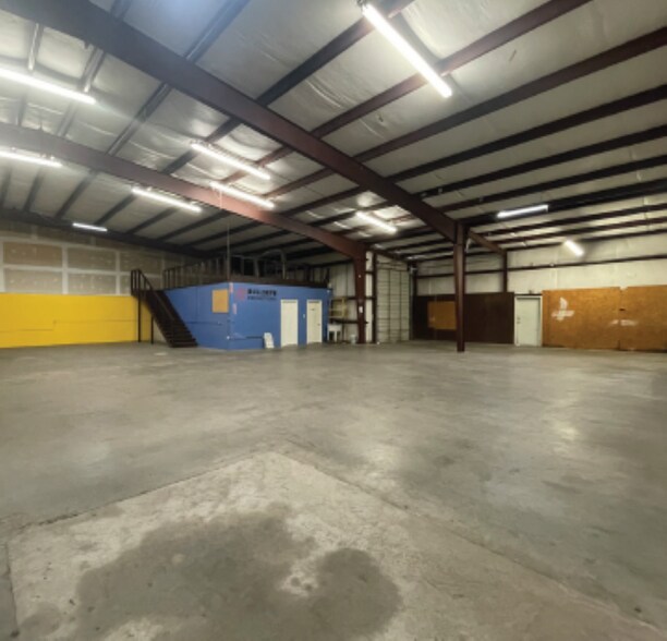 More Photos Of 702 Spring Cypress Rd, Spring Warehouse For Lease
