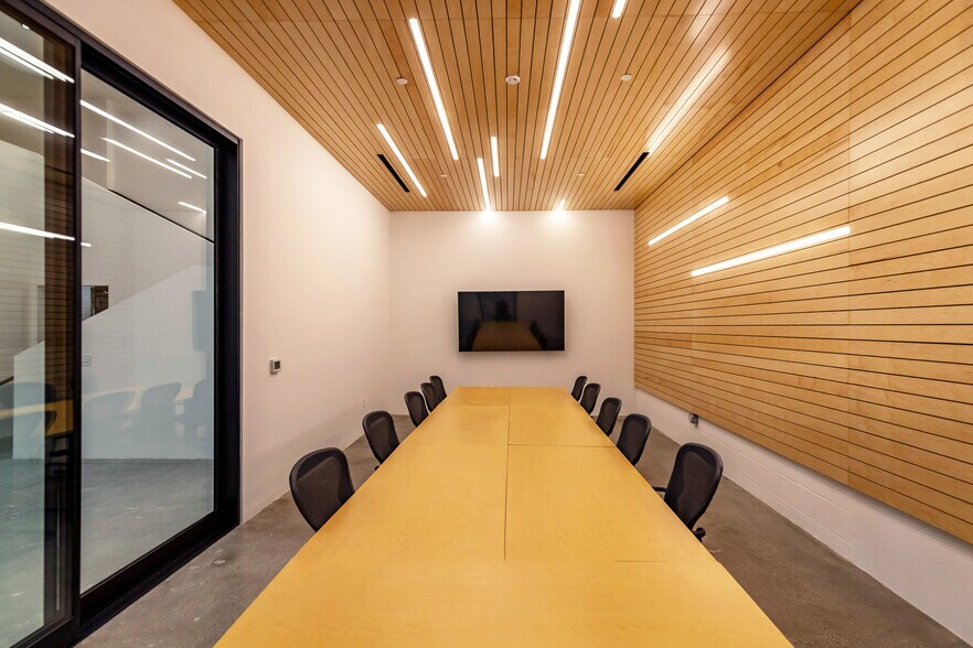 More Photos Of 371 S Anderson St, Los Angeles Flex For Lease