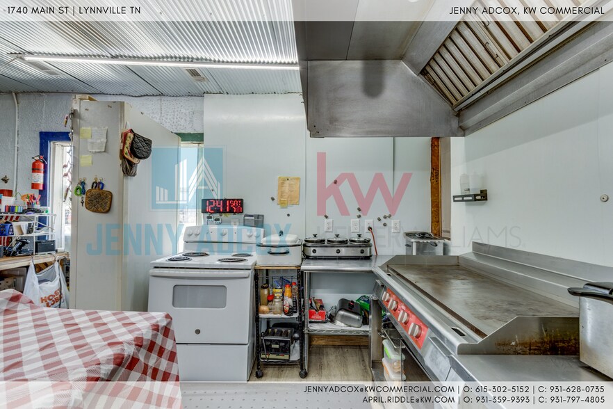 More Photos Of 1740 Main St, Lynnville General Retail For Sale