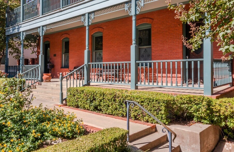 More Photos Of 2707 State St, Dallas Office Residential For Lease