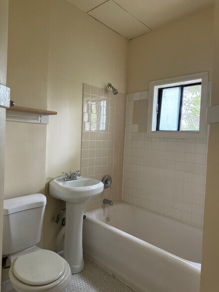 More Photos Of 3505 Kempton Way, Oakland Apartments For Sale