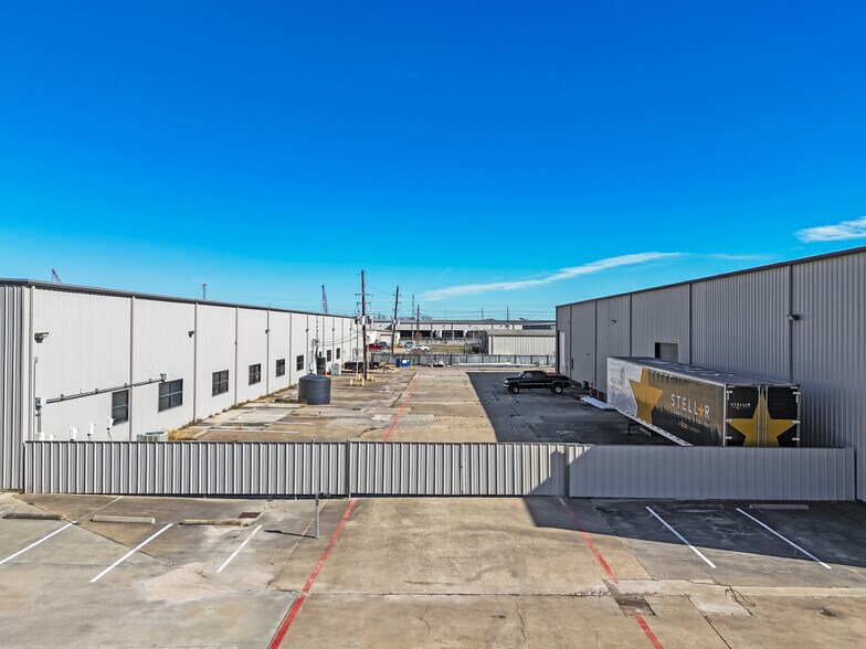 More Photos Of 6754-6758 Northwinds Dr, Houston Warehouse For Lease