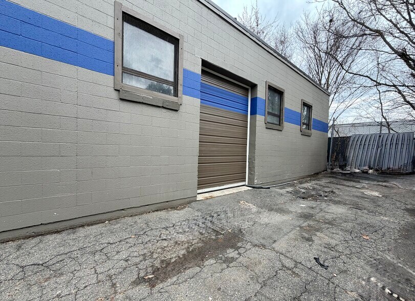 More Photos Of 104-106 Hicks Ave, Medford Flex For Lease