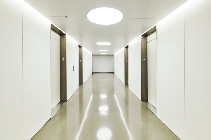 More Photos Of 866 United Nations Plz, New York Office For Lease