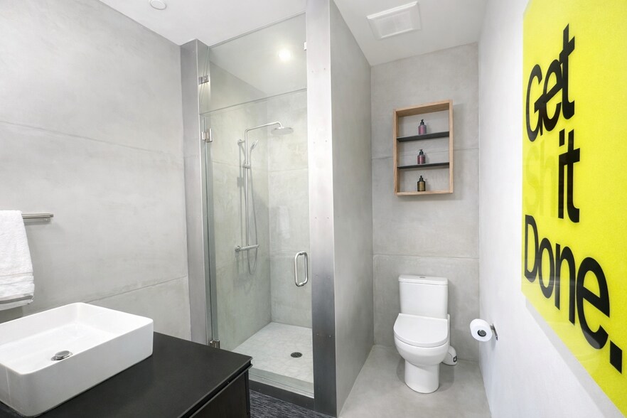 More Photos Of 130 Gulf Stream Ln, Hailey Flex For Sale