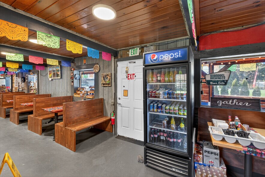 More Photos Of 14969 W Bow Hill Rd, Bow Bar For Sale