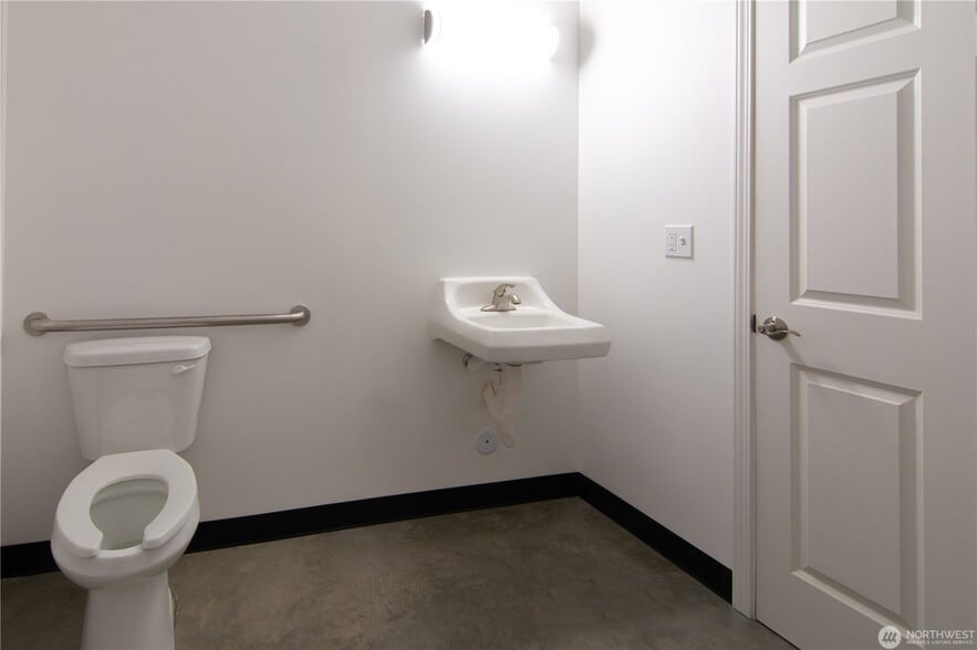 More Photos Of 1986 Baltic Way, Ferndale Research And Development For Sale