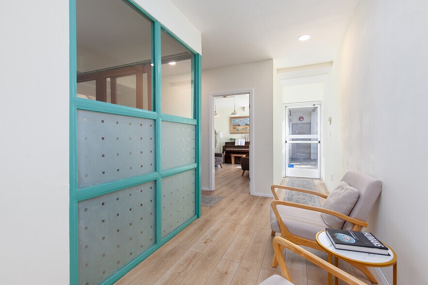 More Photos Of 1940 Garnet Ave, San Diego Medical For Sale