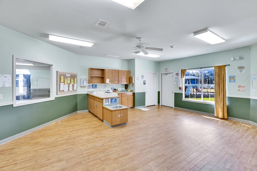 More Photos Of 4601 Huffines Blvd, Fort Worth Daycare Center For Lease