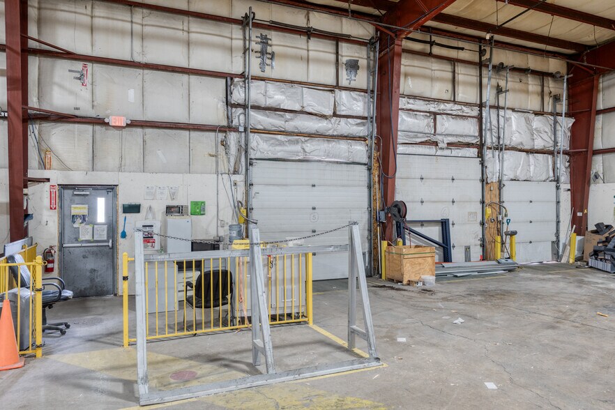 More Photos Of 6040 Progress St, Niagara Falls Warehouse For Lease