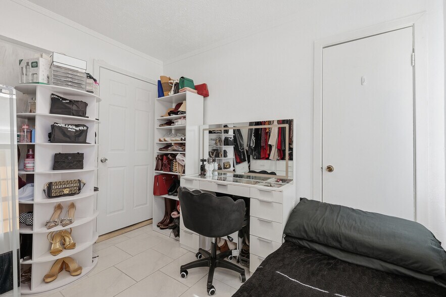 More Photos Of 2205 Strawberry Rd, Pasadena Flex For Sale