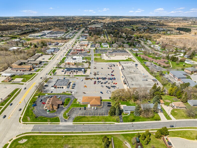 More Photos Of 1520-1566 E Sumner St, Hartford Freestanding For Sale