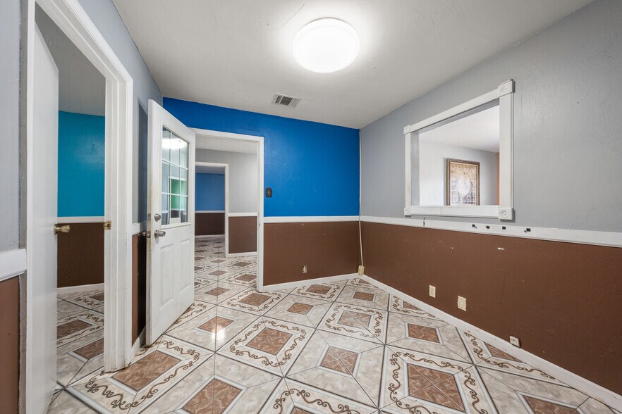 More Photos Of 3715 Bellmead Dr, Bellmead Office For Sale