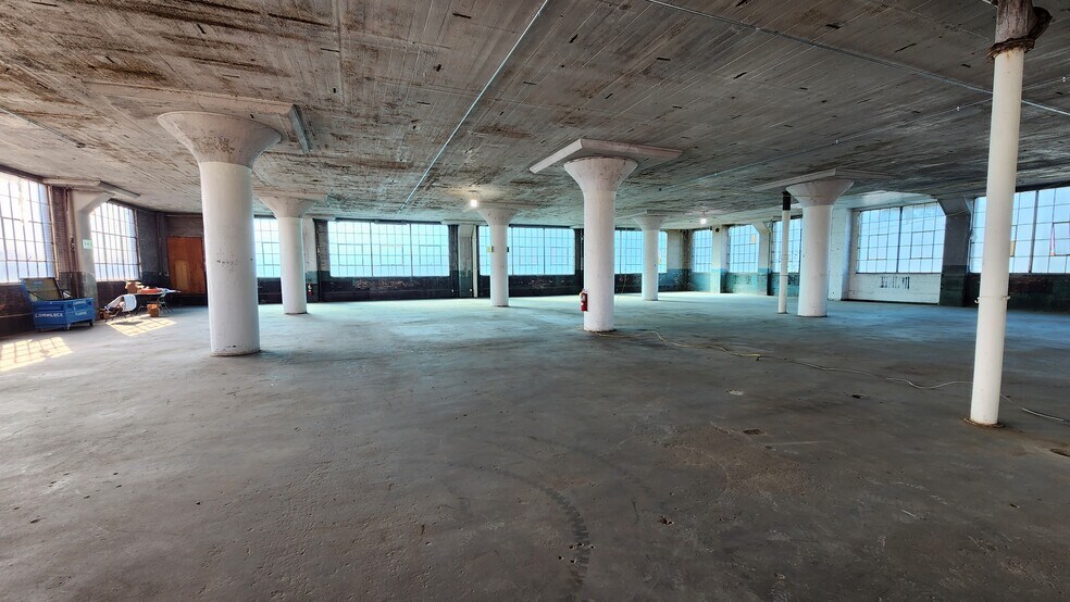 More Photos Of 4806 Hamilton Ave, Cleveland Flex For Lease