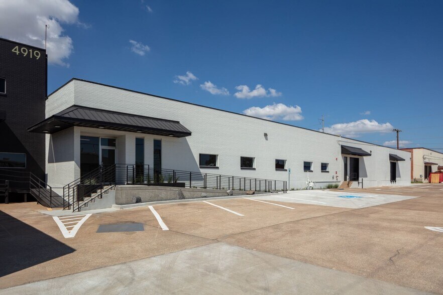 More Photos Of 4919 Woodall St, Dallas Warehouse For Sale
