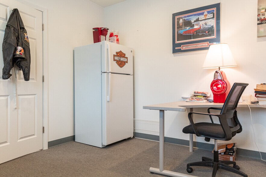 More Photos Of 24 Industrial Park Rd, Saco Warehouse For Sale