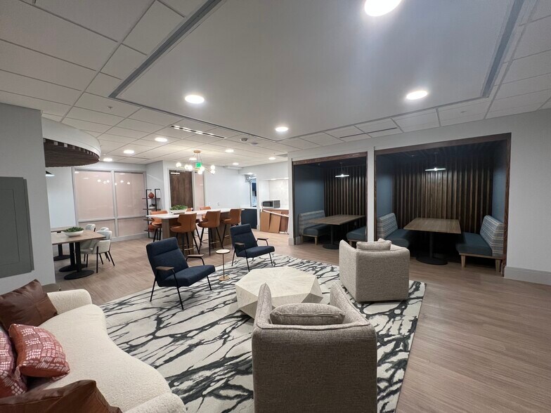 More Photos Of 999 Vanderbilt Beach Rd, Naples Office For Lease