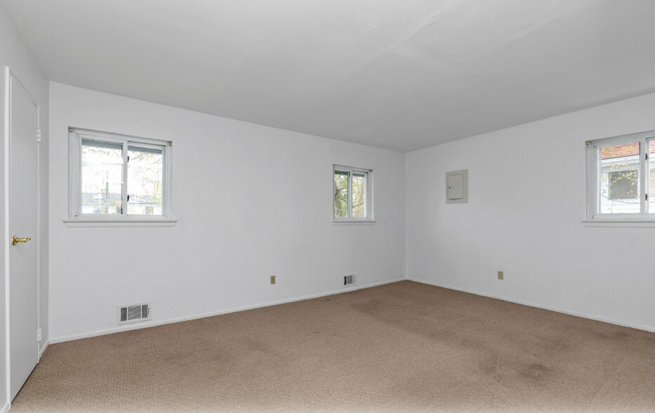 More Photos Of 2461 Merrick Ave, Merrick Medical For Sale