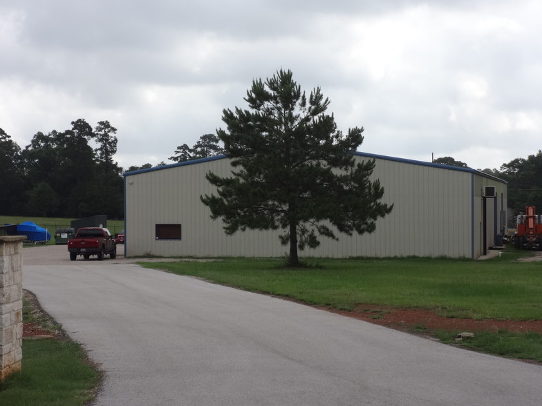 Primary Photo Of 12372 Mustang Rd, Willis Manufacturing For Lease