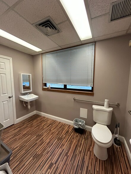 More Photos Of 810 Downingtown Pike, West Chester Office For Sale