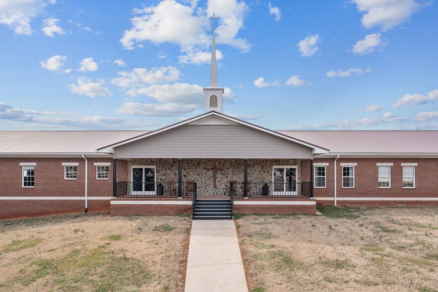 More Photos Of 188 Wiggins Rd, Mooresville Specialty For Sale