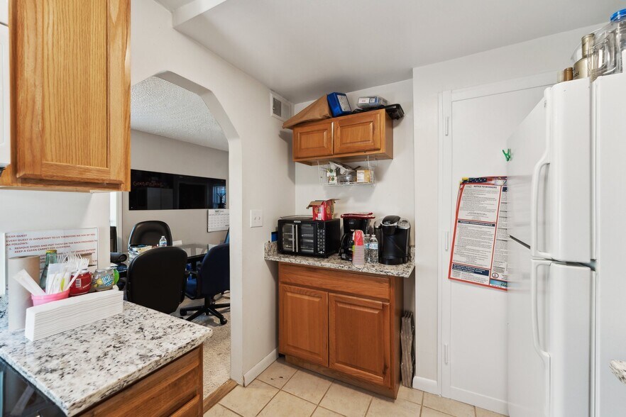 More Photos Of 5730 Biscayne dr, Alexandria Office For Sale