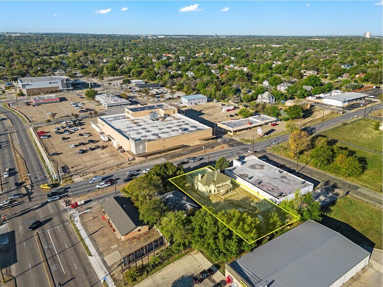 More Photos Of 521 N 18th St, Waco Office Residential For Sale