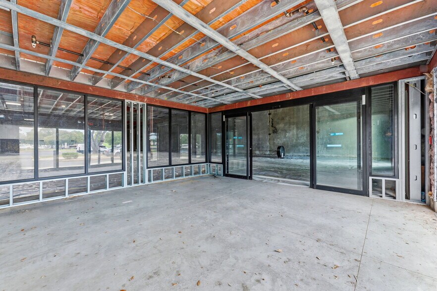 More Photos Of 2519 N McMullen Booth Rd, Clearwater Freestanding For Lease