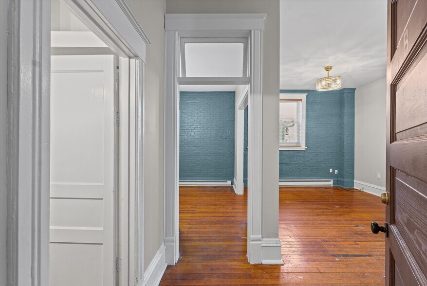 More Photos Of 125 S Market St, Paxton Specialty For Sale