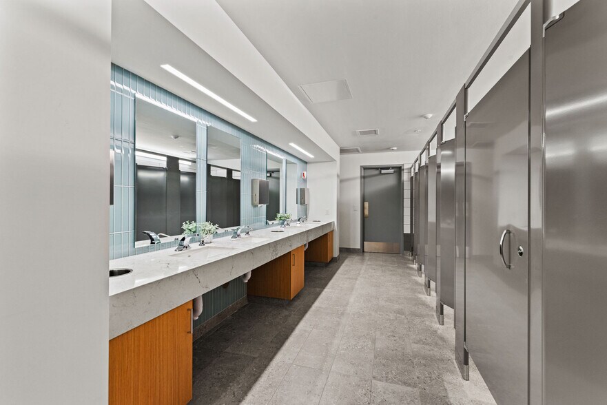 More Photos Of 5416 W Amelia Earhart Dr, Salt Lake City Flex For Lease