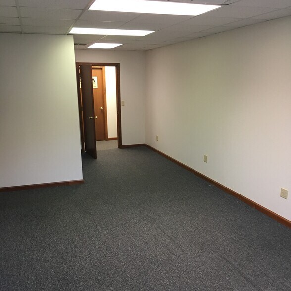 More Photos Of 484 Main St, Hampden Office For Lease