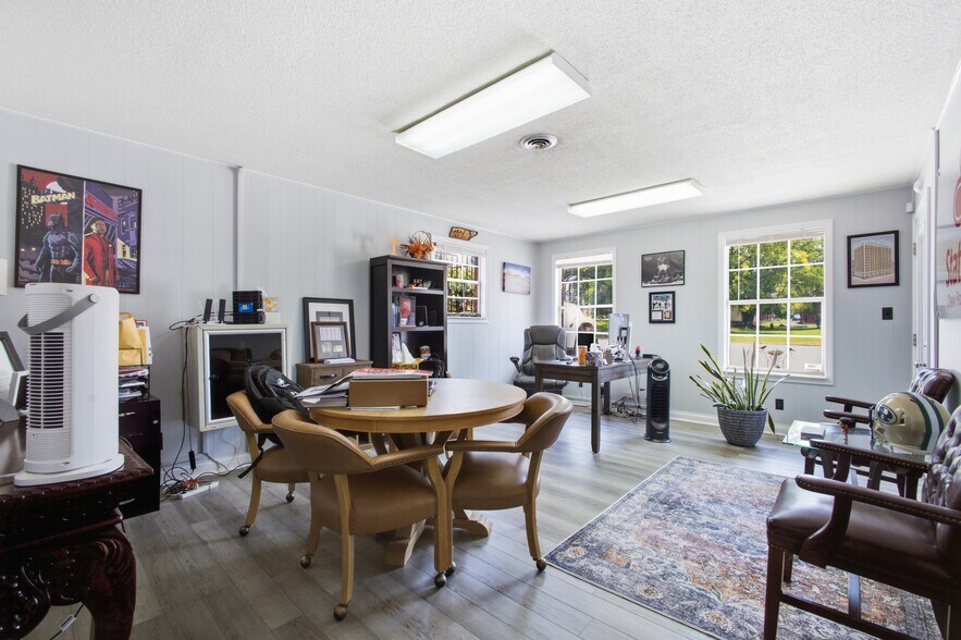 More Photos Of 119 Gateway Ave, Rockwood Office Residential For Sale