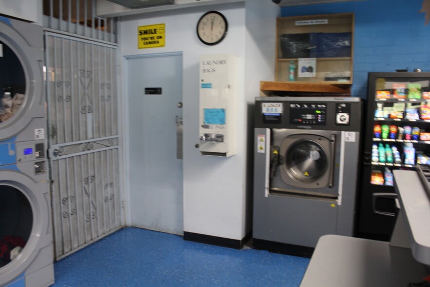 More Photos Of 370 W Sierra Madre Blvd, Sierra Madre Storefront For Lease