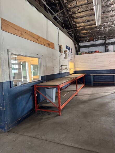 More Photos Of 717 N 2nd St, Vincennes Warehouse For Lease