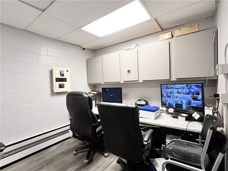 More Photos Of 701 S River St, Spooner Carwash For Sale