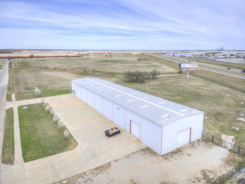 More Photos Of 4900 S Rockwell St, Oklahoma City Warehouse For Lease