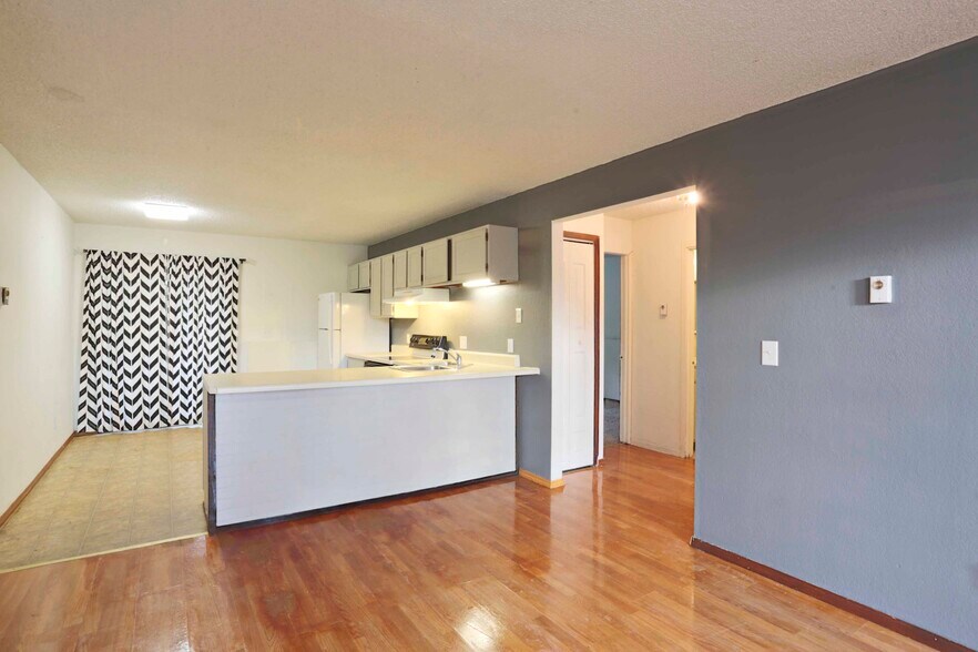 More Photos Of 935 Hathaway Dr, Colorado Springs Apartments For Sale