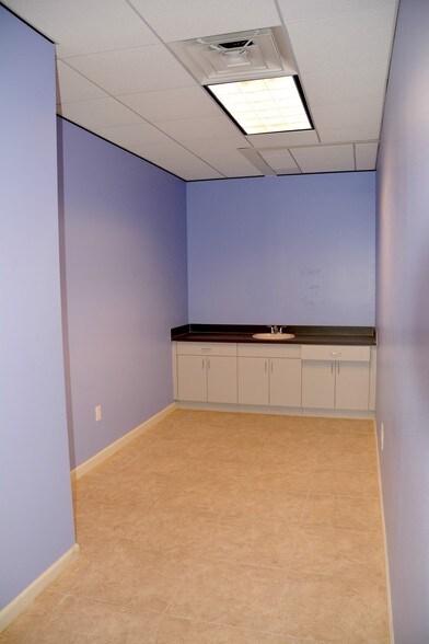 More Photos Of 12112 Bellaire Blvd, Houston Medical For Lease