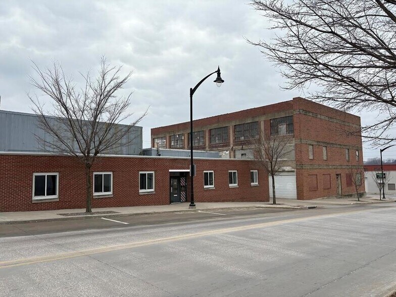 More Photos Of 301 1st Ave N, Fort Dodge Warehouse For Sale