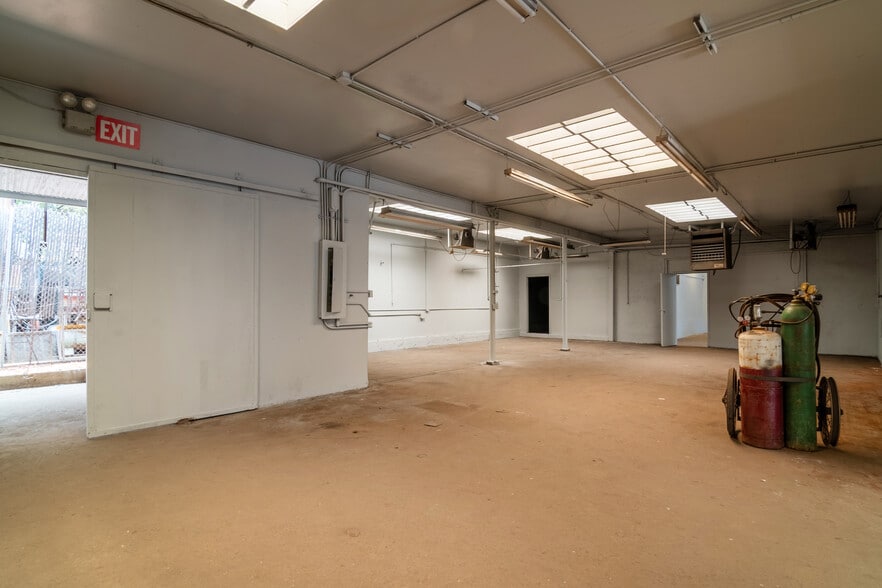 More Photos Of 11428 Fleetwood St, Sun Valley Warehouse For Sale