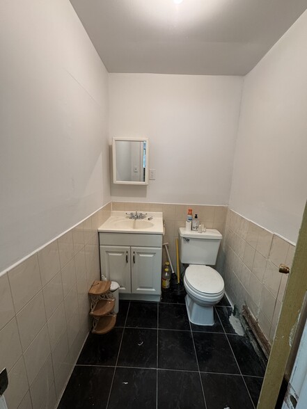 More Photos Of 178-22 Jamaica Ave, Jamaica Storefront Retail Residential For Lease