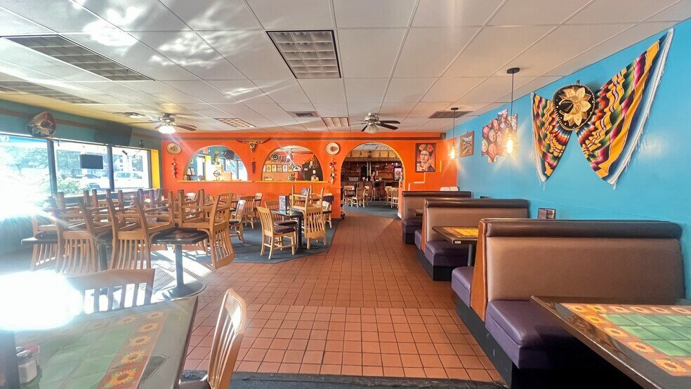 More Photos Of 403 N Jefferson St, La Grange Restaurant For Lease