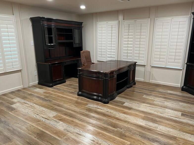 More Photos Of 4527 Lake Shore Dr, Waco Office For Lease