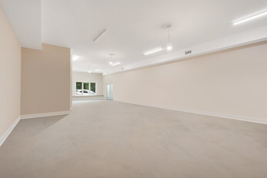 More Photos Of 120 1st St N, Montgomery Storefront Retail Residential For Lease